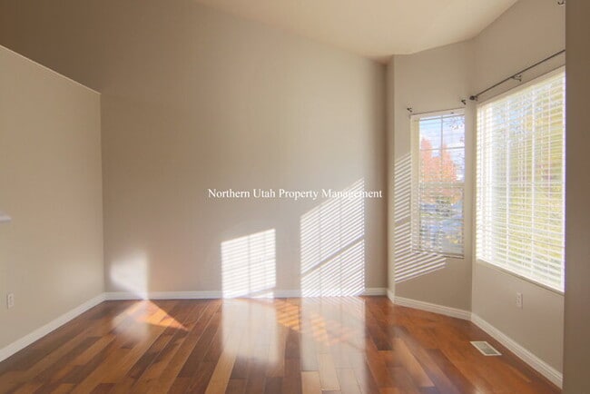 Building Photo - Amazing South Ogden Home with Everything!