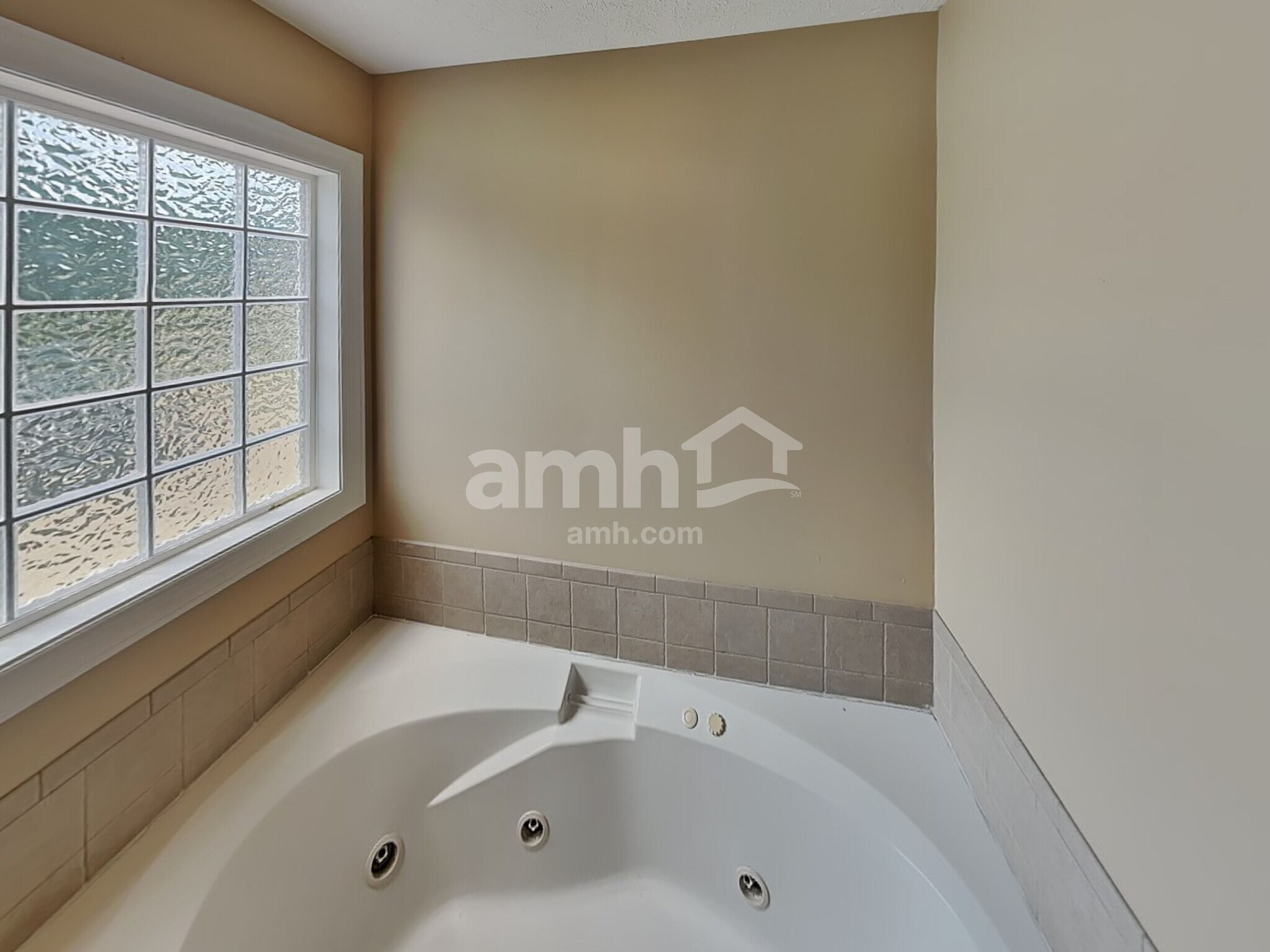 Building Photo - 2140 Aberdeen Cir
