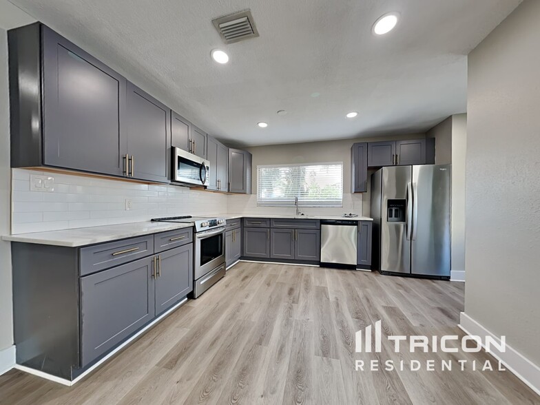 Building Photo - 6825 Mitchell Cir