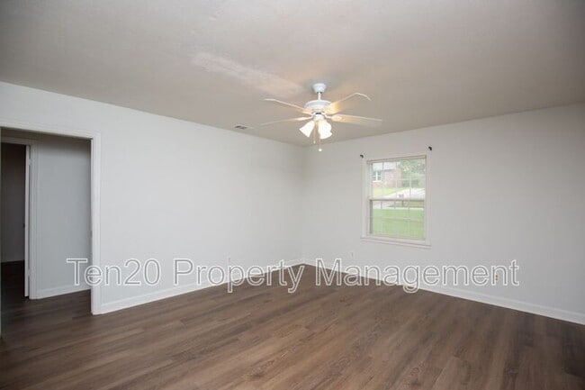 Building Photo - 4034 Savannah Dr