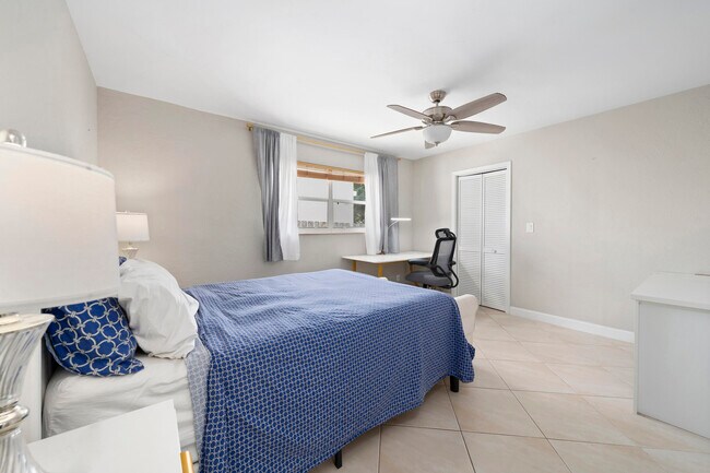 Building Photo - 250 NW 11th St