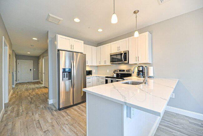 Building Photo - WINTER RENTAL Gorgeous 2 bedroom very spac...