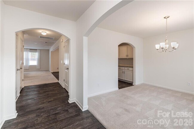 Building Photo - 824 Yorkshire Dr