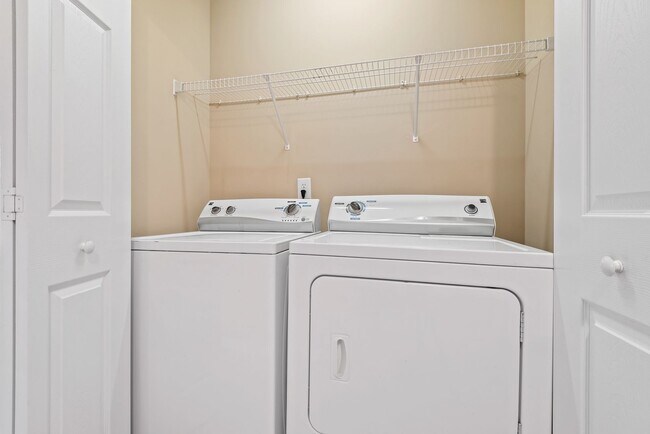 Building Photo - Two Bedroom Durham Townhouse: Available August 7th