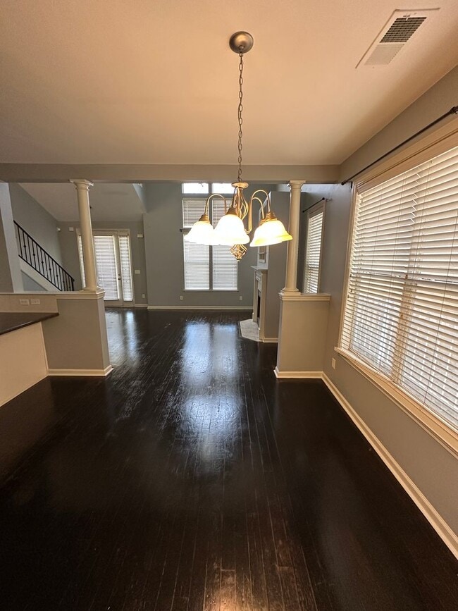 Building Photo - Move In Ready! Newly Refinished Floors! Upgraded Fixtures!