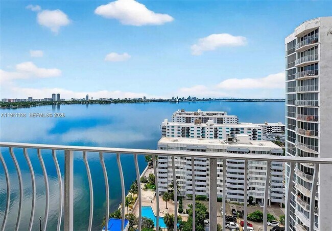 Building Photo - 7601 E Treasure Dr