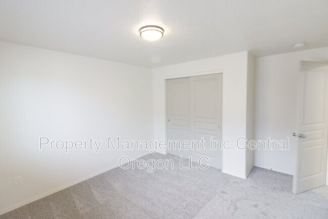 Building Photo - 3576 SW Pumice Ave