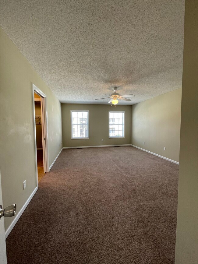 Building Photo - 225 Wakefield Way