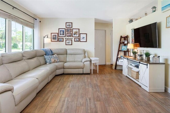 Building Photo - 731 44th Ave NE