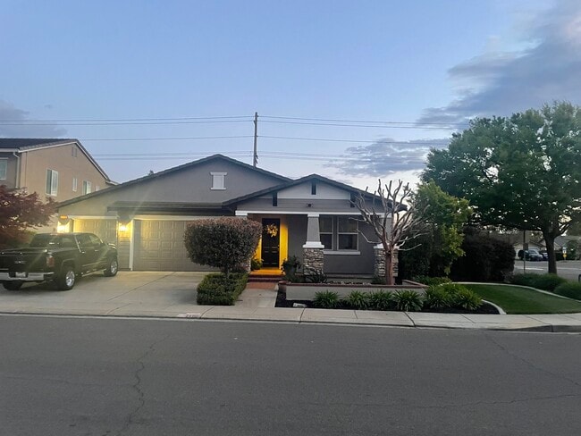 Building Photo - 2400 Ventana View Way