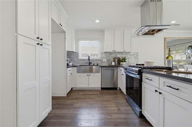 Building Photo - 14611 Ermita Ave