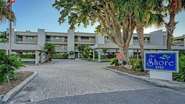 Primary Photo - 5757 Gulf of Mexico Dr