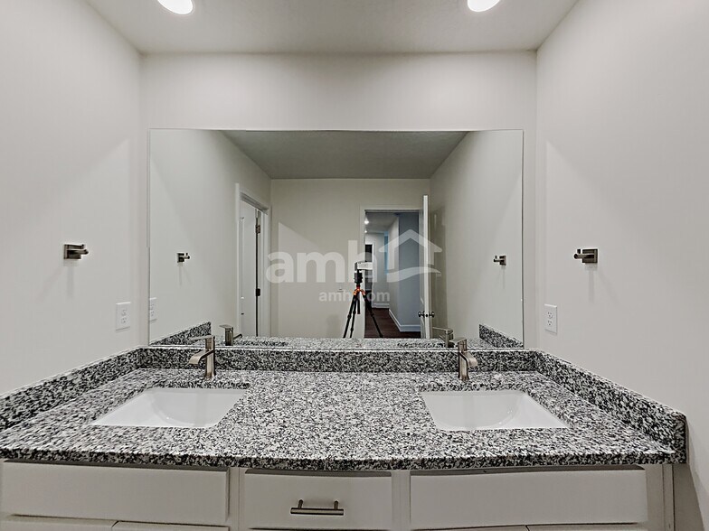 Building Photo - 5966 Verdigris Dr