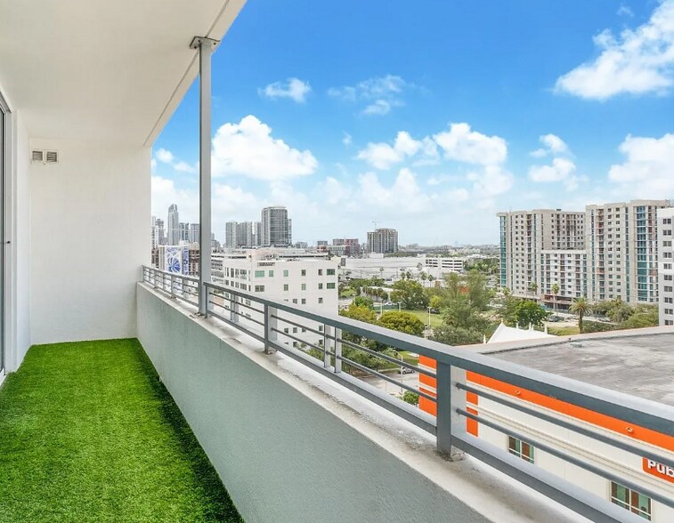 Building Photo - 350 NE 24th St