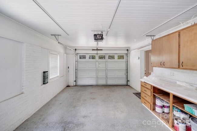 Building Photo - 2417 Laburnum Ave