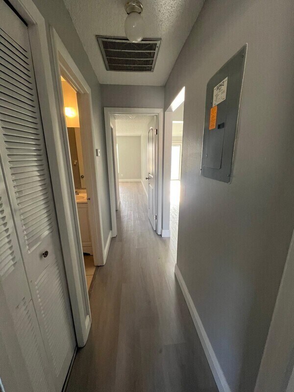 Building Photo - 36 Sandalwood Ct