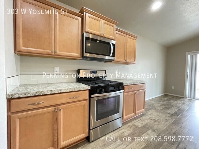 Building Photo - 303 W Yosemite St