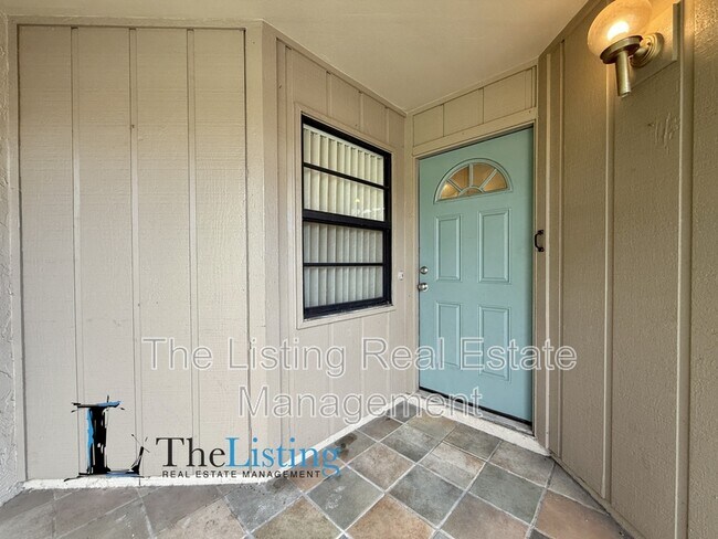 Building Photo - 2131 Ridge Rd S