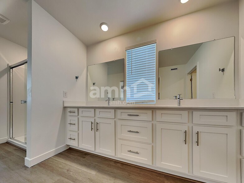 Building Photo - 9561 E Harkes Dr