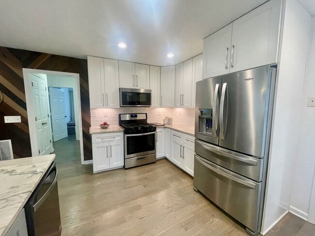 Building Photo - Cozy Bungalow in Atlanta's Westside