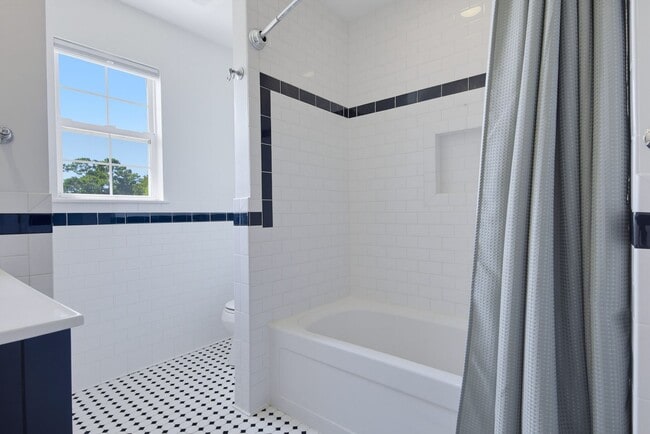 Building Photo - 645 Riva Ridge Rd