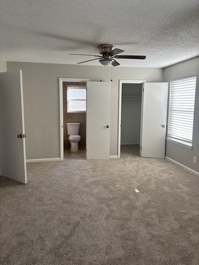 Building Photo - 3294 Gatewood Dr