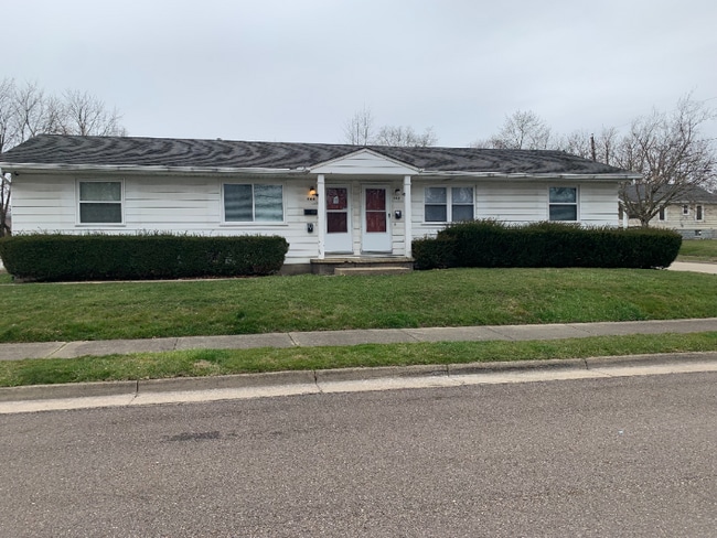 Building Photo - 842 Kromer Ave