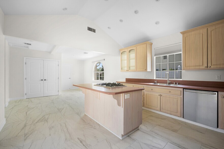 Building Photo - 905 Graynold Ave