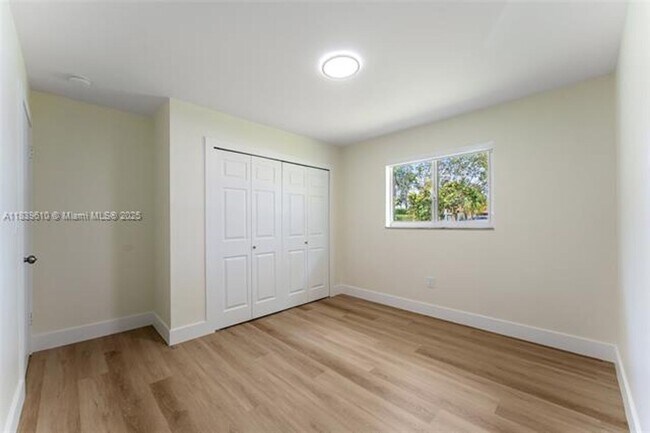 Building Photo - 6731 SW 48th St