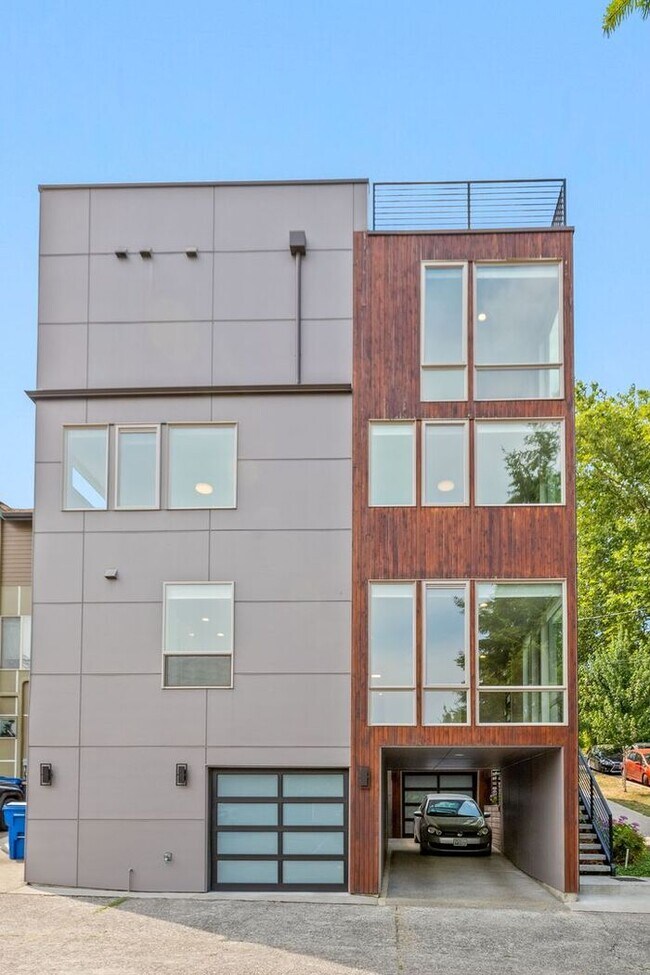 Building Photo - Stunning Ultra-Modern Capitol Hill View Home with Air Conditioning