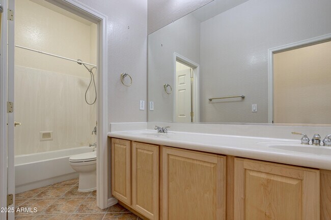 Building Photo - 2222 W Morse Ct