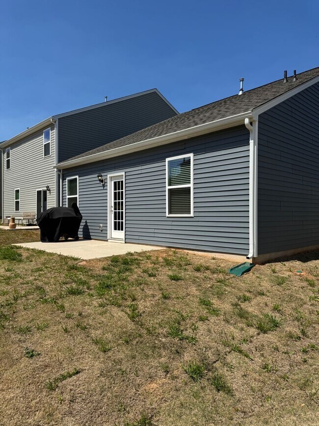 Building Photo - New Construction 3 bed 2 Bath Home in the Hamptons at Hickory! Prime Location!
