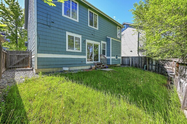 Building Photo - $1,995 - 4 Bed,2.5 Bathroom Home  in Colorado Springs with in Unit Laundry and Fenced in yard!