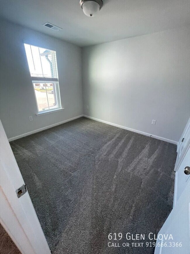 Building Photo - 619 Glen Clova Glen