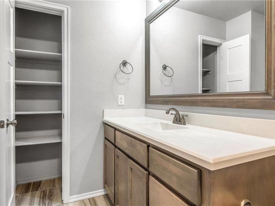 Building Photo - 806 Barbaroot Dr