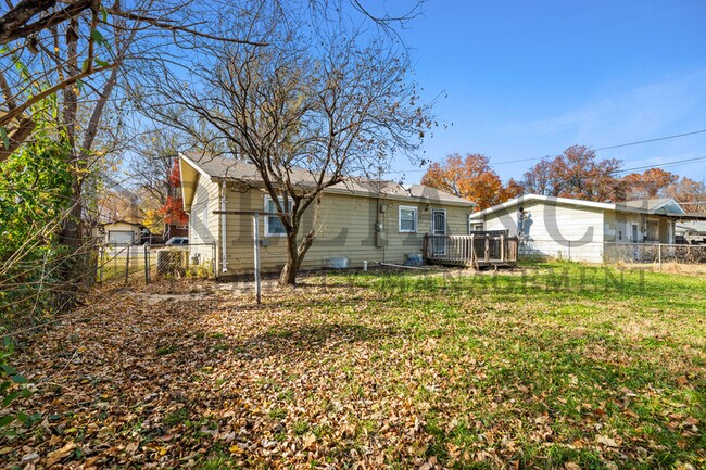 Building Photo - 3408 S Hiram Ave