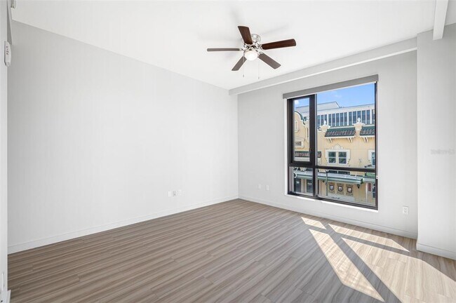 Building Photo - 5 N Osceola Ave