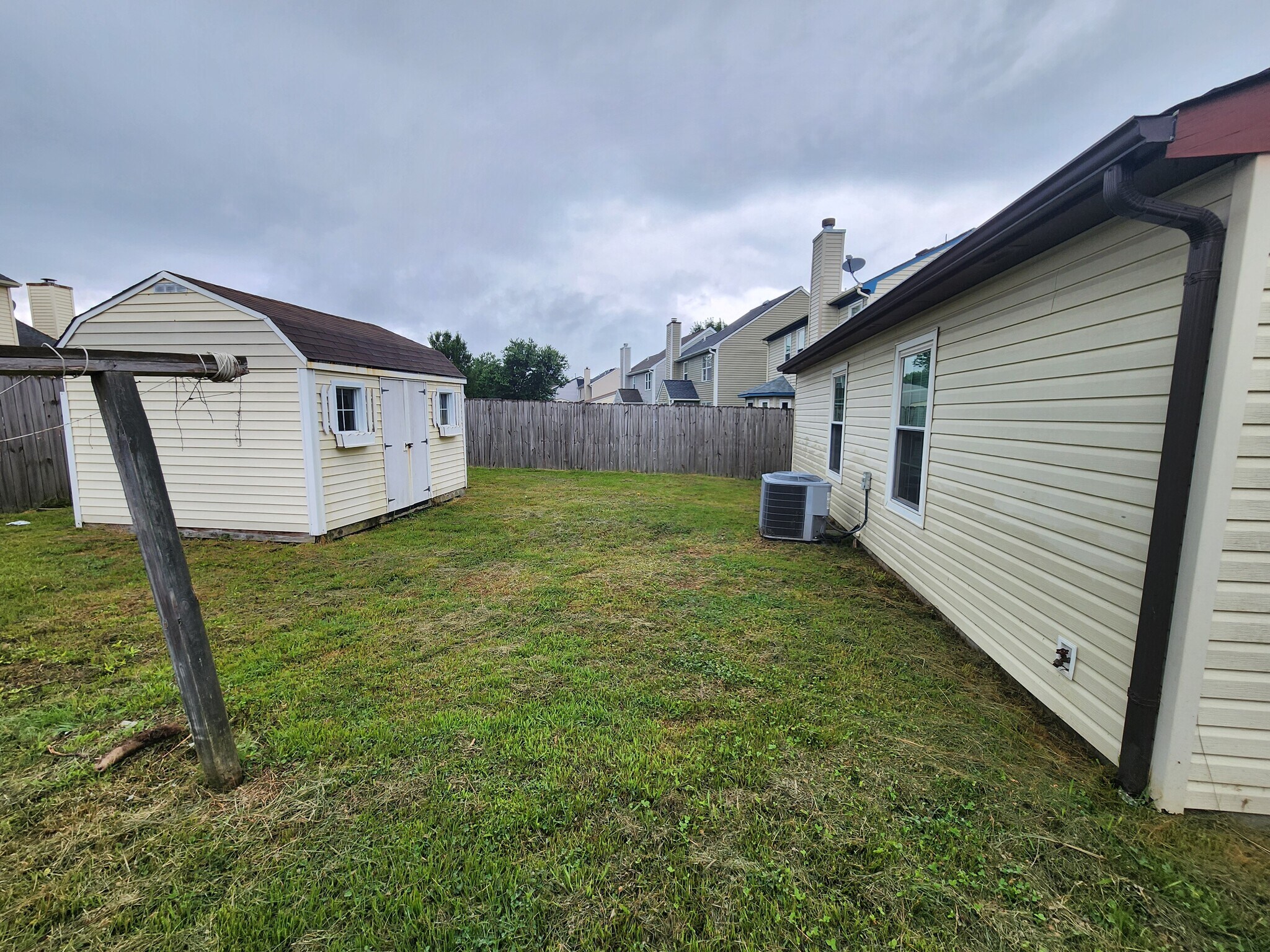 Building Photo - 2084 Rock Lake Loop