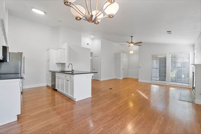 Building Photo - 8884 N Del Mar Ave