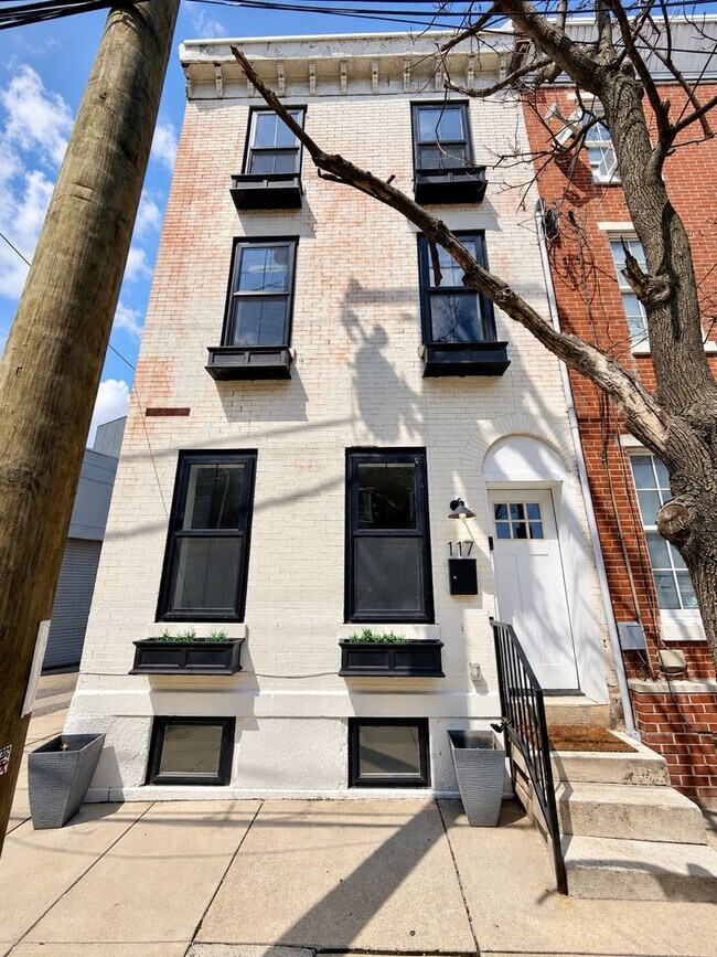 Building Photo - 117 E Allen St