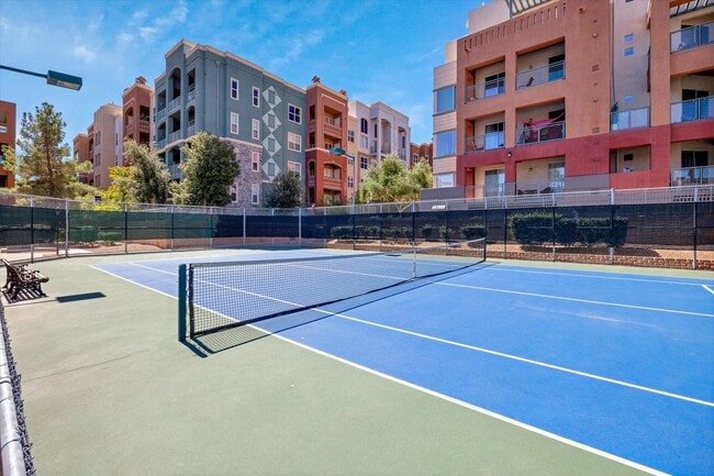 Building Photo - Sought after Park Avenue Condominiums/Top Floor Three Bedroom