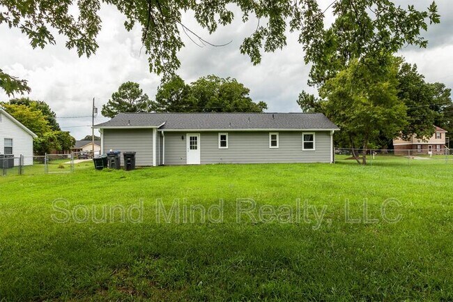 Building Photo - 1309 Sportsman Trail