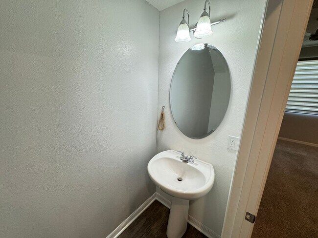 Building Photo - Your Dream Home Awaits in the Heart of Dav...