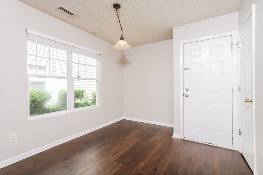 Building Photo - 63 Brookhaven Dr