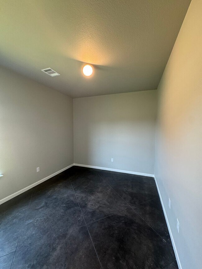 Building Photo - Newer Construction 3/2/2 Located in Beacon Point CISD