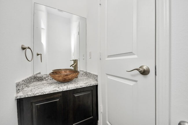 Building Photo - 146 Carson Ct