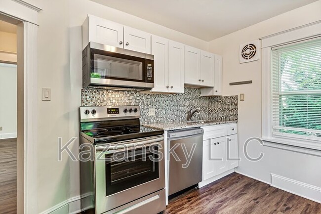 Building Photo - 2477 Brookdale Ave