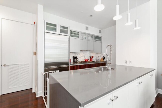 Building Photo - 2 bedroom in New York NY 10023
