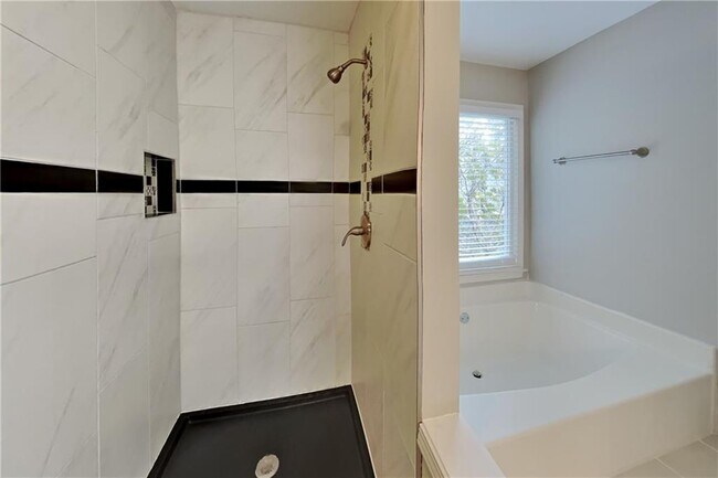 Building Photo - 345 Outwood Mill Ct