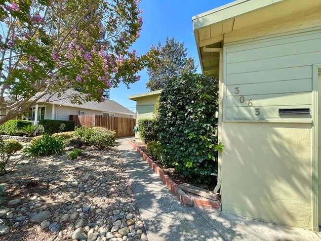 Building Photo - 3063 Linda Vista Ave